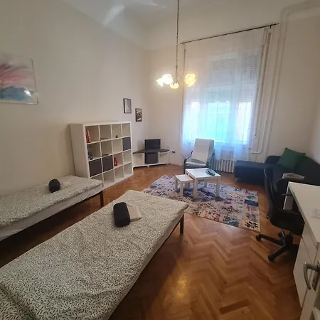 Julia Apartment *